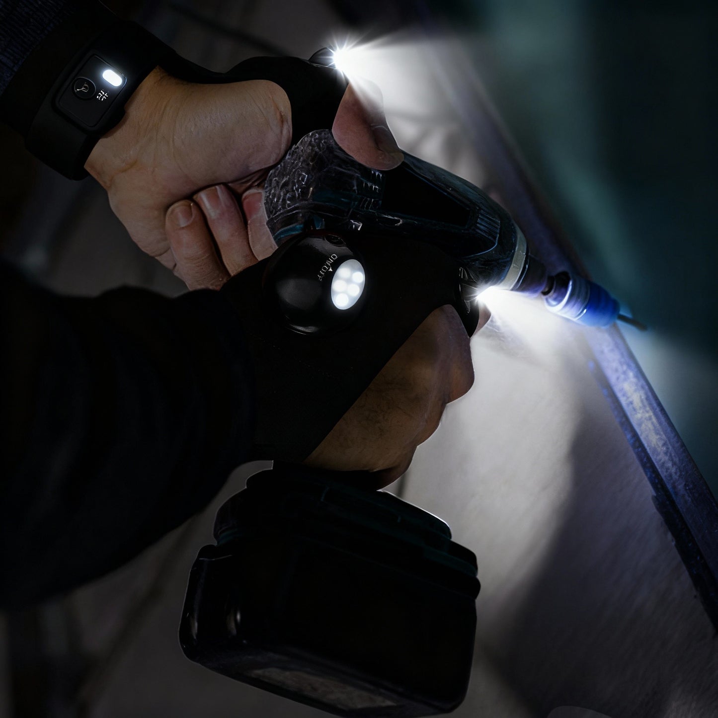 Mănuși impermeabile cu lanternă LED hands-free