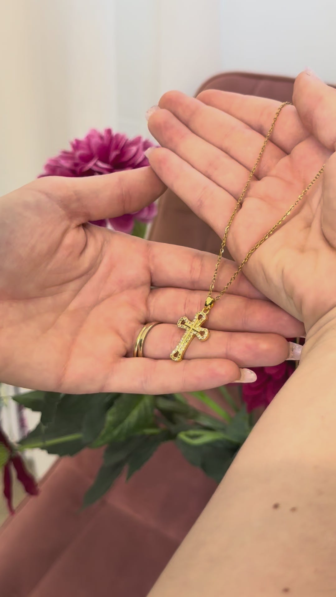 Încarcă clipul video: 